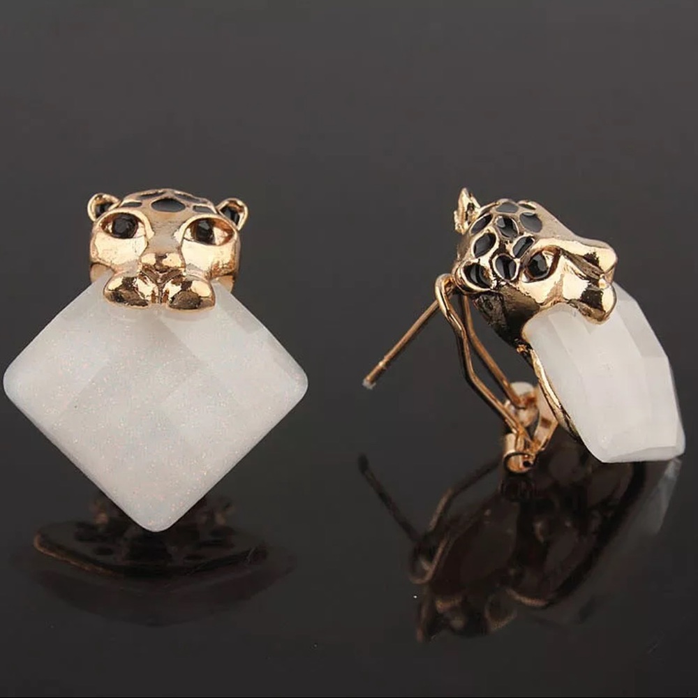 {MARKETTA} Jaguar square resin acetate earrings - Picture 2 of 4